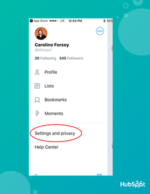 cara mengganti pegangan twitter di aplikasi seluler: pilih "pengaturan dan privasi"
